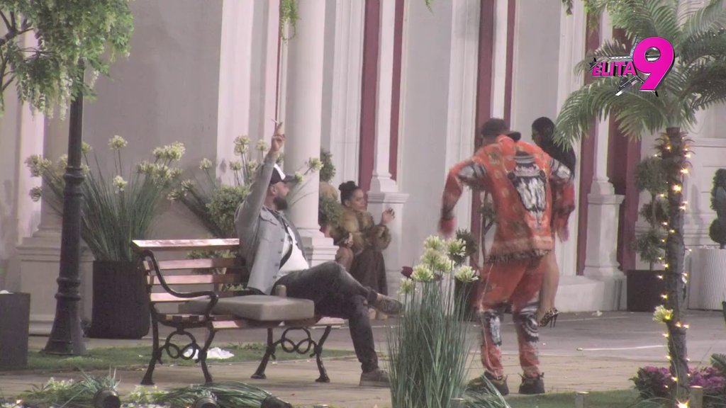 Za koliko si me prodala, dobro proceni: Luka zapevao na sav glas hit Nikole Rokvića, ove reči uputio Aneli Ahmić?! (VIDEO)