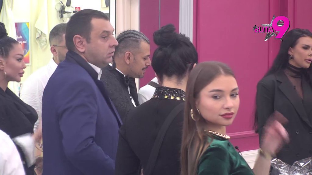 EMOCIJE PREPLAVILE BELU KUĆU: Miljana u suzama pročitala čestitku od sina Željka: MAMICE MOJA... (VIDEO)