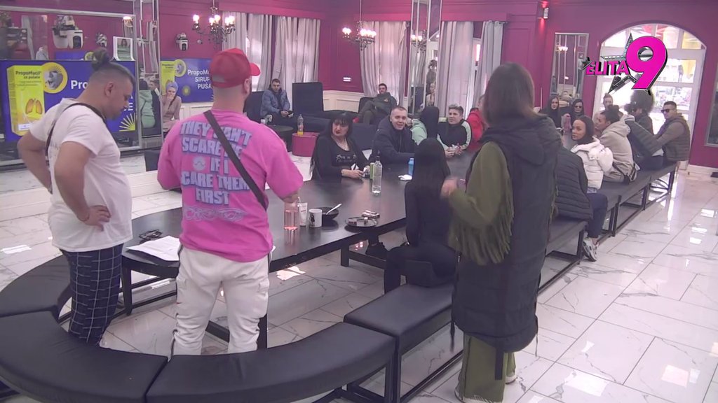 ČEKA NAS PRAVI SPEKTAKL! Učesnici spremi kao zapete puške da pokažu talenat na audiciji za najboljeg PERFORMERA Elite 9, Uroš nasmejao sve do suza!  (VIDEO)