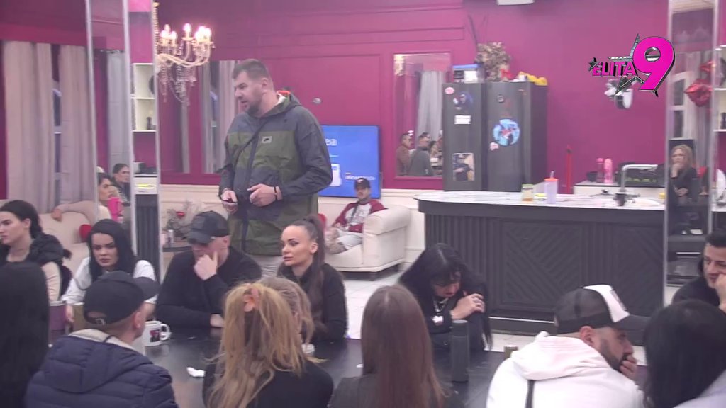 Karambol za stolom! Stanić se distancirao od Maje, Janjuš je demolirao pred svima: Što nisi vezala macu kada si išla da se ka*aš sa mužem najbolje drugarice?! (VIDEO)