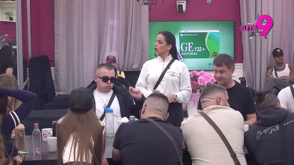 Ti si dosta majmuna izvela na pravi put: Bora na urnebesan način proglasio Maju najplemenitijom, ovo svi moraju da čuju (VIDEO)