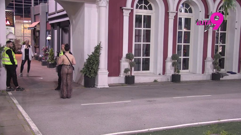 Obezbeđenje napravilo živi zid: Pljušte najteže uvrede između Sandre i Anastasije (VIDEO)