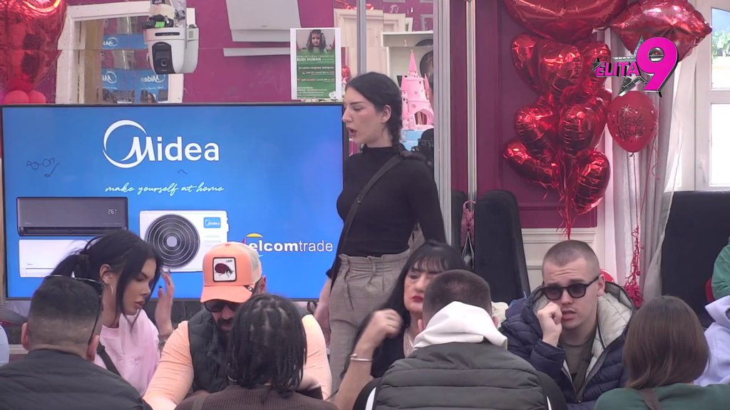 Preči joj Lemur od ćerke: Alibaba dočekao Aneli na zicer, pred svima je zakucao za dno na Norin rođendan! (VIDEO)