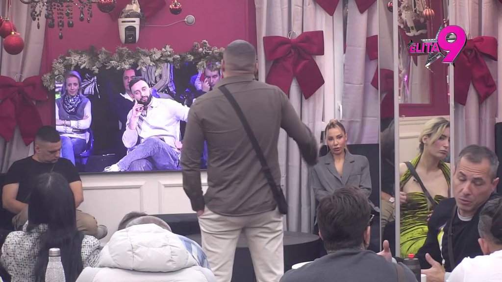 Sramota me je što je ona majka mog deteta, kad je spomenu, ja spustim glavu: Asmin demolirao Aneli, siguran u to da je koristila Noru zarad reklame: Hoće da joj fanovi aplaudiraju što je POMIRILA ćerku i oca, BLAM (VIDEO)