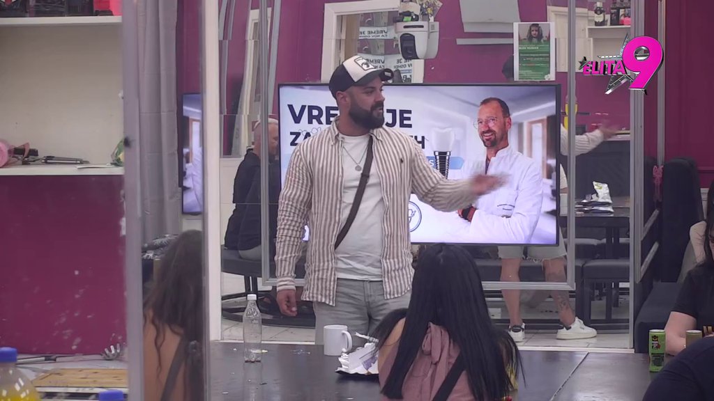 Kokoška koja se uradila, ugradila silikone i čekaš da ga primiš: Stasnija obrisala pod sa Prodanovićkom, Viktor i Mina neguju prijateljstvo sa ljutitim rivalima! (VIDEO)