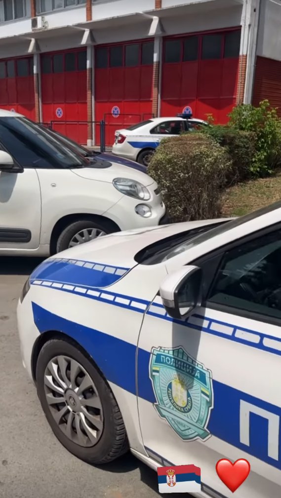 MAJA MARINKOVIĆ ZAVRŠILA U POLICIJI! Snimljena ispred stanice, nadležni organi morali da reaguju (FOTO)