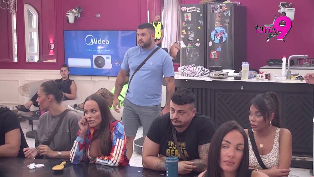 ONA JE FUNJARSKI, PERFIDNO TRAŽIO NJU POGLEDOM: Stanija raskrinkala Asmina, otkrila da joj je Sofija priznala od kada traje njeno OČIJUKANJE sa Durdžićem! (VIDEO)