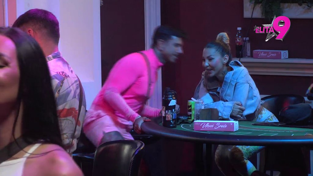 Ne skidaju osmehe s lica: Filip jednim potezo vratio Aneli u život, ne mogu da se odlepe jedno od drugog! (VIDEO)