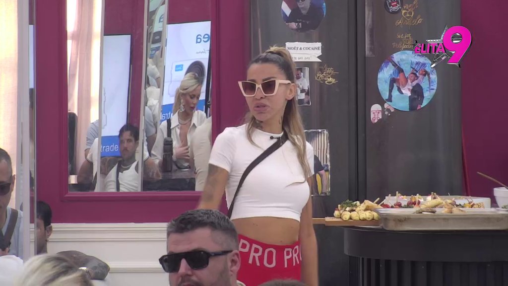 Gaziš Staniju zarad žene s kojom nisi! Aneli stala na stranu ljute rivalke, pa vratila Asmina na fabrička: Smrade nakaradni, gori čovek ne postoji! (VIDEO)