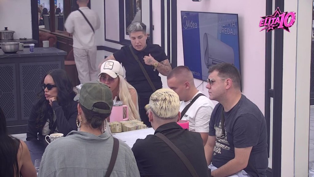 Prvom prilikom ćeš baciti sto na mene! Matora dala veliki budžet Ivanu Marinkoviću, pa priznala da mu ovo nije zaboravila (VIDEO)