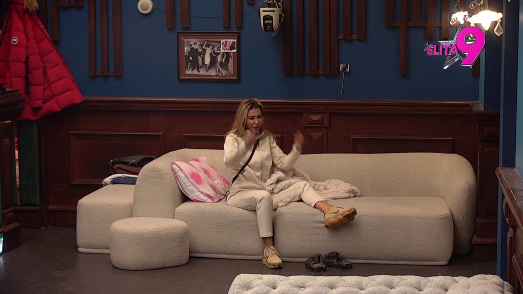 Mama, mala me nikada... Aneli ne prestaje da jauče, obratila se Grofici u kameru (VIDEO)