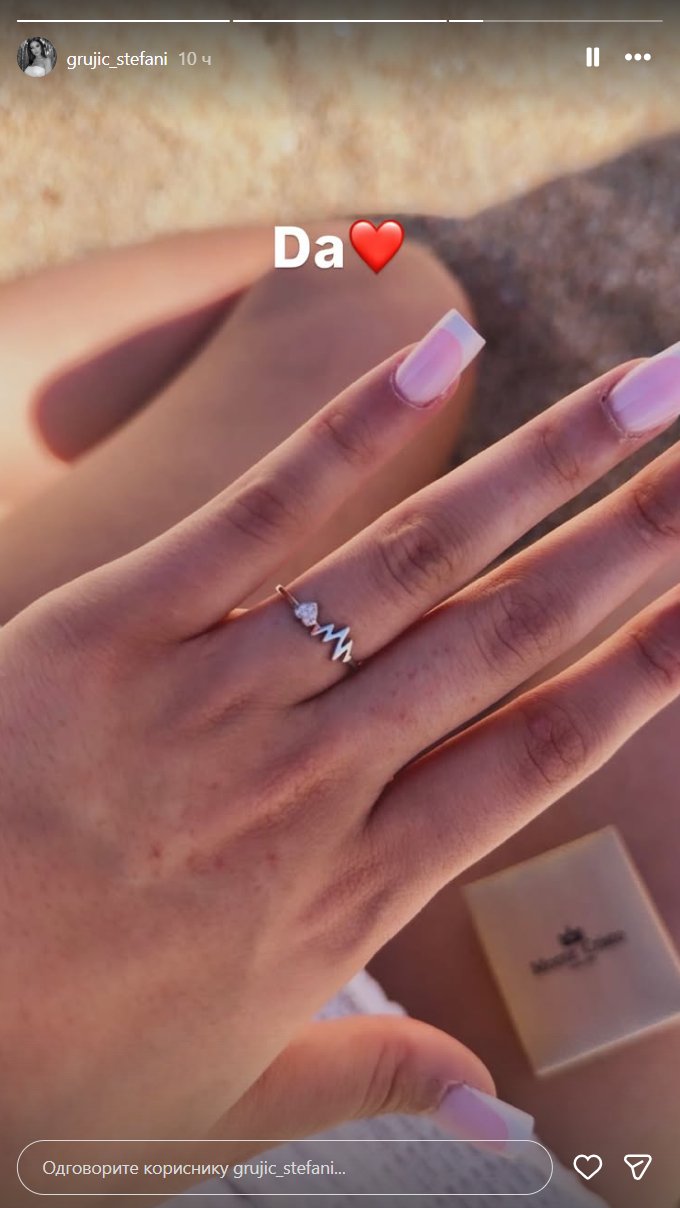 Verila se bivša učesnica Elite! Brak joj već jednom izmakao ispred nosa, a sada objavila fotku s prstenom na ruci: Usijale se mreže (FOTO)