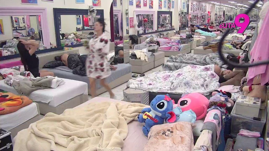 UVEK PRVA! Maja ustala pre svih, pa požurila da uhvati jutarnje zrake sunca! (VIDEO)