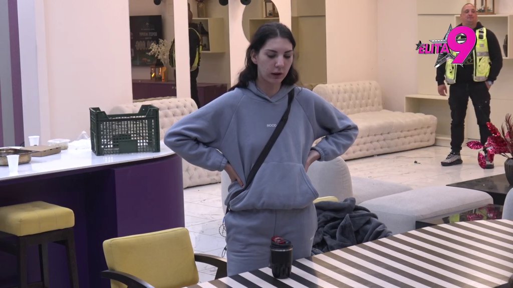 Meni je pričala da joj je Janjuš OBEĆAO DA ĆE DA JE ŽENI! Asmin raspalio rafal po Kačavendi: Nek je vode u ludnicu, na lečenje ili kod Karamujića! (VIDEO)