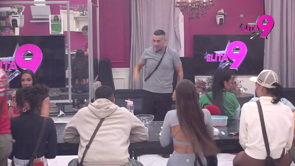MEĐU VAMA NEMA LJUBAVI, SAMO INTERES OKO RATOVANJA SA STANIJOM! Bebica srozao odnos Asmina i Maje, pa poručio Marinkovićevoj da će proći kao Aneli i Stanija: SVE TRI ĆETE ZA NJEGA BITI... (VIDEO)