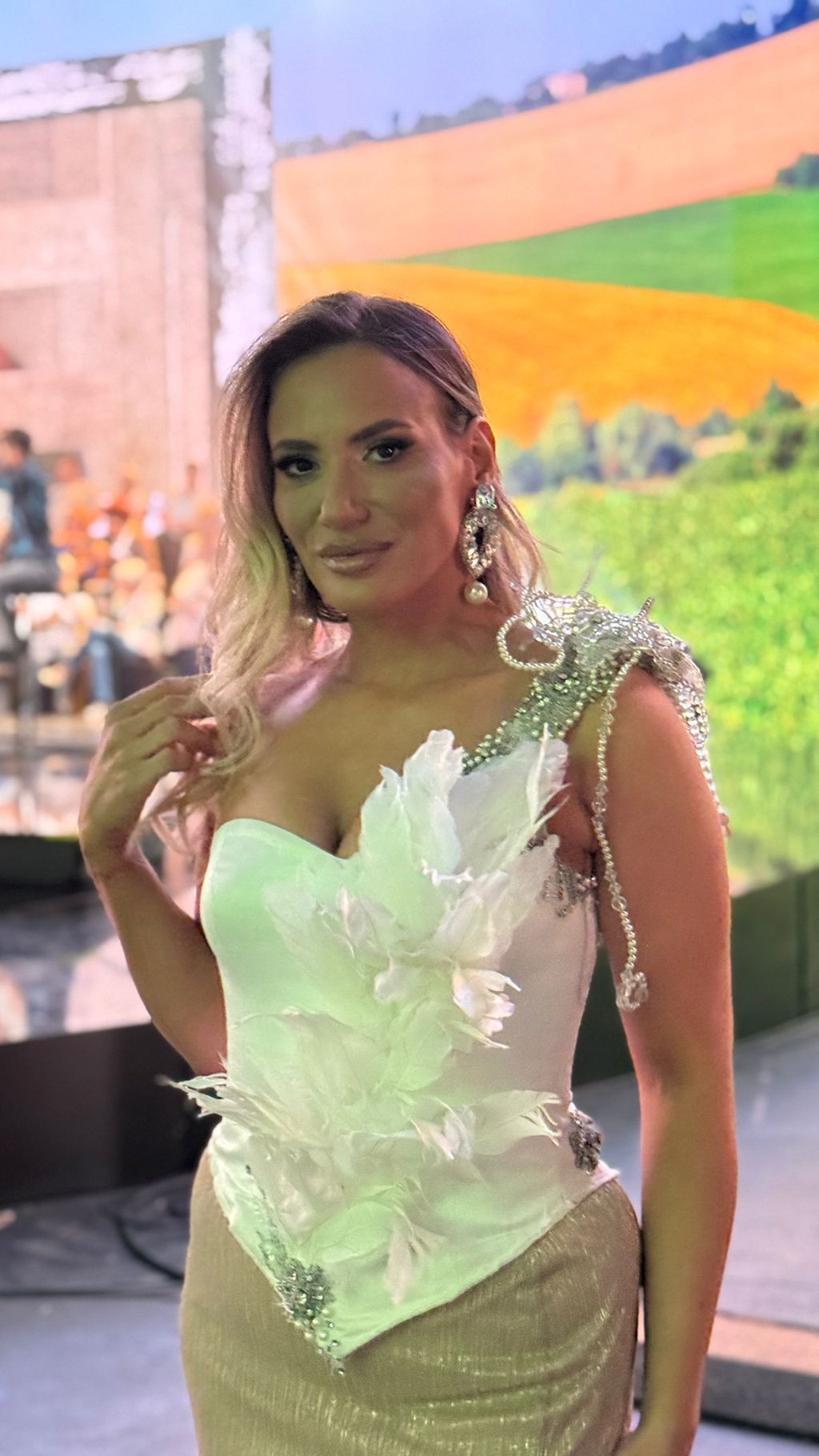MI SMO GLAVNA TEMA U KUĆI LAZIĆA: Kristina Spalević oduševila izgledom u finalnoj noći FARMERA, za Pink.rs otkrila koliko je uzbuđena zbog susreta sa Kristijanom, pa žestoko odbrusila Neci Laziću! (FOTO+VIDEO)