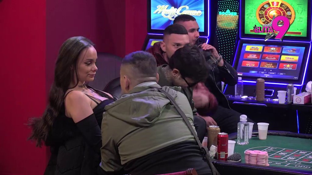 Ti si monstrum, štipaš me i maltretiraš: Bebica rešio da Teodoru dovede do totalnog ludila, ona opet plače! (VIDEO)