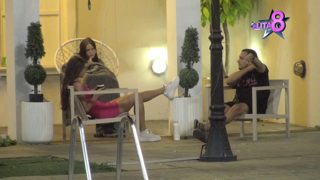 Nemaju nimalo mira: Anđela i Gastoz ne mogu da obave razgovor jer im Džordi visi nad glavom! (VIDEO)
