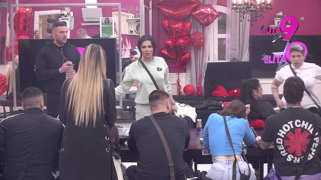 GAĐALA ME JE, HISTERISALA, IMALA BROJNE PREBAČAJE! Anđelo izneo ŠOK tvrdnje na Anitin račun, ona zatražila poligraf, pa zaurlala iz petnih žila: LOMIO MI JE PALICOM STAN PRED DETETOM! (VIDEO)