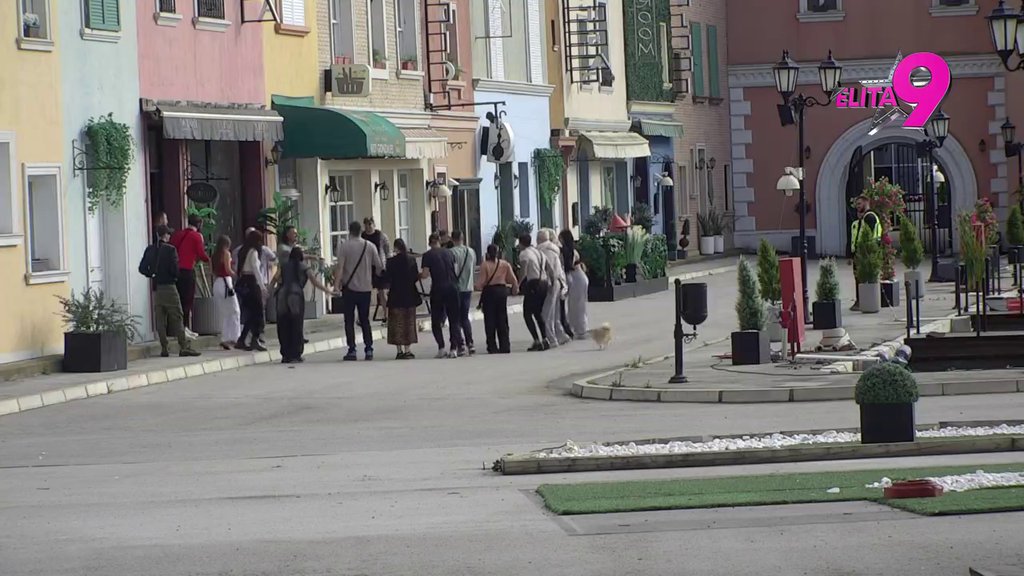 Fešta na proslavi Svete Petke! Zorica Marković povela kolo uz svoju pesmu, svi na nogama (VIDEO)