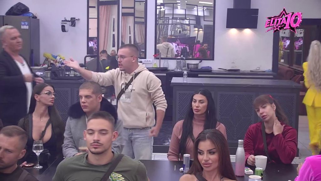 Bukti žestok rat: Aneli žestoko izvređala Daču i njegovu porodicu, Car sedi kao na iglama! (VIDEO)