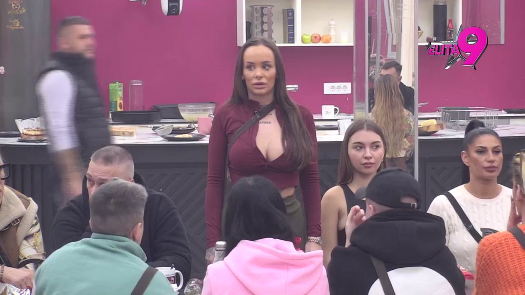 Pokušala da demantuje slike! Teodora tvrdila da nije bila u Takijevom stanu, pa porekla, totalno se spetljala u LAŽIMA: Dobro, rekla sam u afektu! (VIDEO)