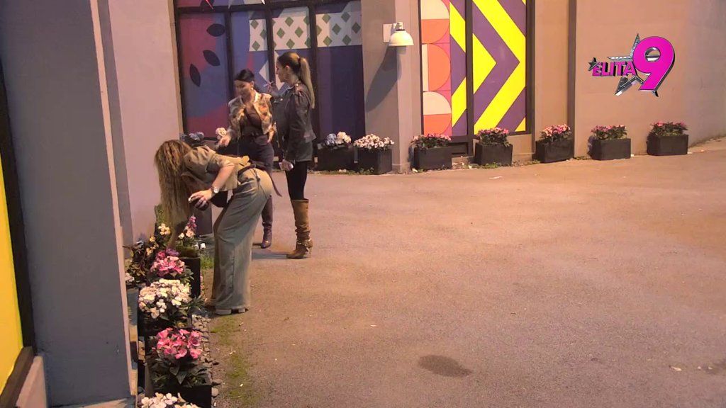 Nema ništa Kačavendi od Prijepolja! Otkrila cimerkama kakvu pedalu je dobila od Janjuša (VIDEO)