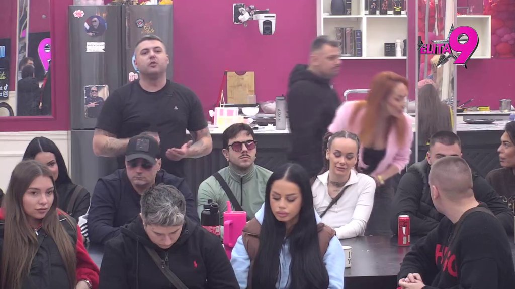 RACIONALNO RAZMIŠLJANJE ZAOBILAZI U ŠIROKOM LUKU! Bebica uverava ljude da ne vidi Teodorine emocije prema Đukiću, učesnici ga posavetovali da sebi PRIZNA ISTINU! (VIDEO)