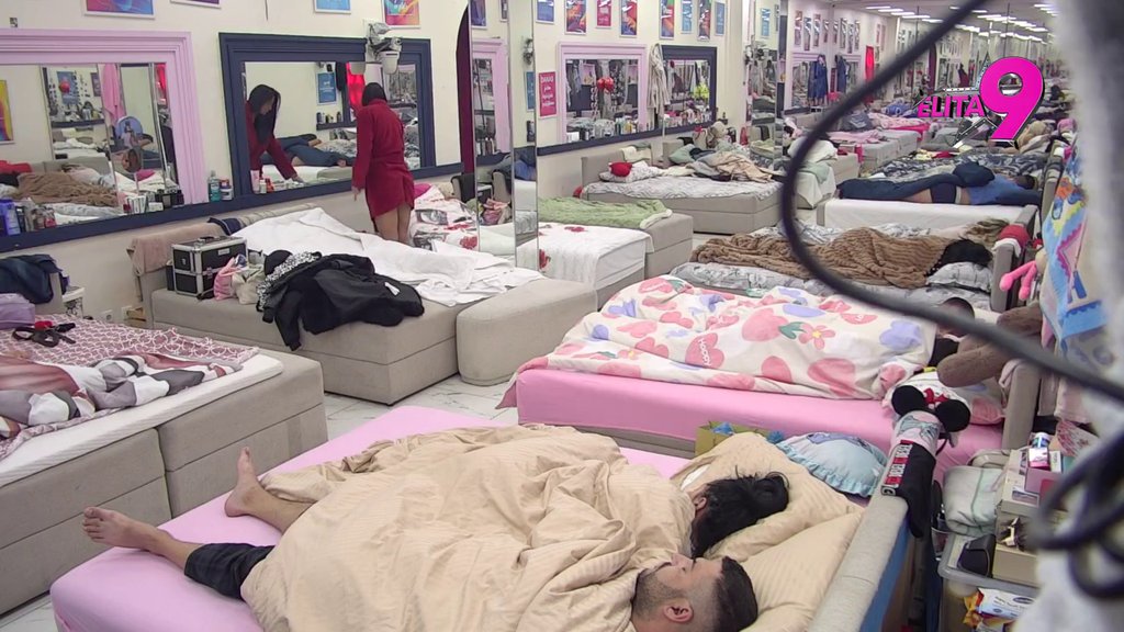 Oglasio se Veliki šef: Ovo je važno za sve takmičare! (VIDEO)