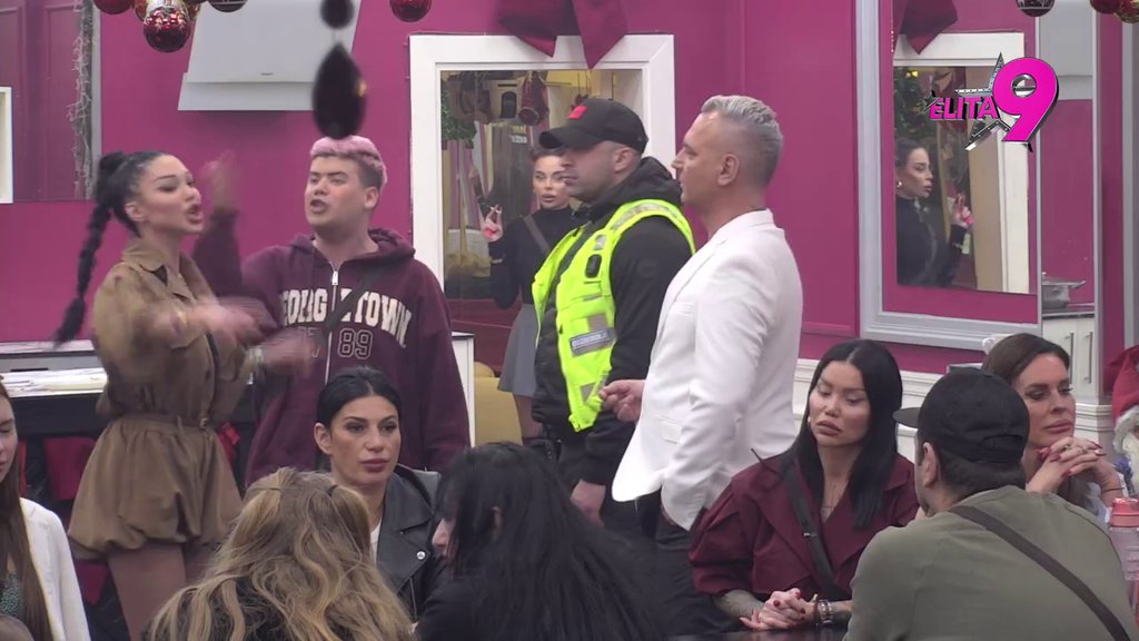 Kako je njegovoj porodici što im je sin izbačen iz crkve? Maja demolirala Milicu Veličković, Bora uputio javnu podršku Terzi: On mora da bude otac! (VIDEO)