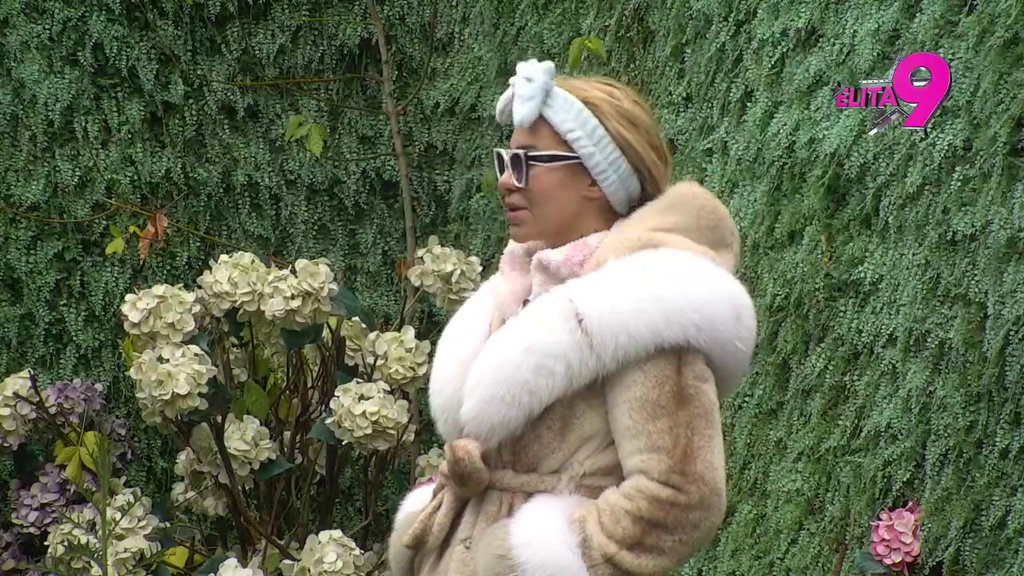 JA ĆU NJEGA UVEK VOLETI! Aneli se rasula u komade, plače i jeca na sav glas zbog Asmina! Spomenula i Staniju! (VIDEO)