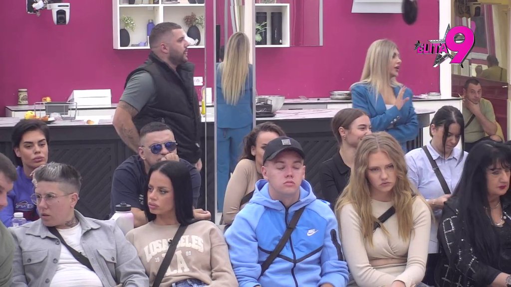 Istina izlazi na videlo: Asmin shvatio da mu je Aneli montirala poruke kako bi od sebe napravila PREVARENU ženu, ona pokušala da se izvuče (VIDEO)