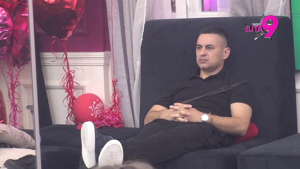 Puca tikva?! Bebica gori od besa, sve bliži raskidu s Teodorom, ona mu se podsmeva pred svima: Ti glumiš, sad tek vidim (VIDEO)