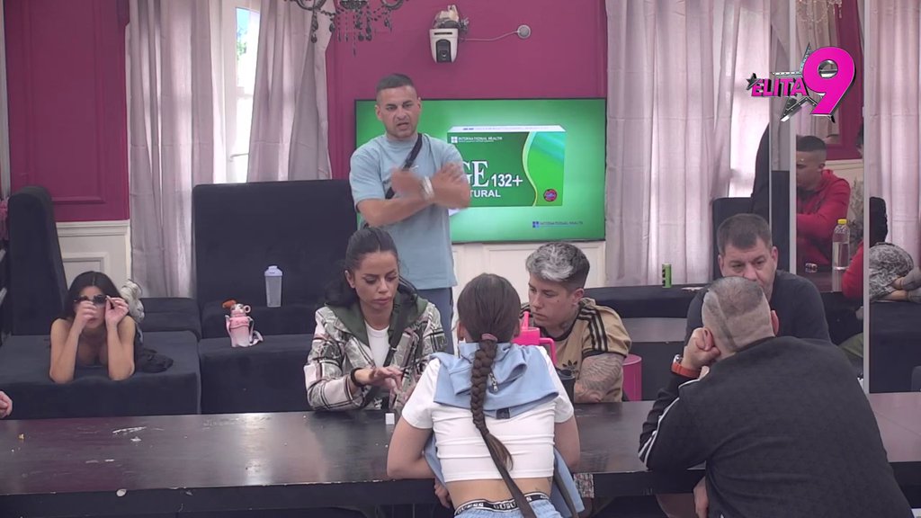 Aneli šalje po Filipu Caru tajne pozdrave, Uroš odradio kompletnu analizu ljubavnog odnosa Maje i Asmina: On i Car će biti najbolji prijatelji (VIDEO)