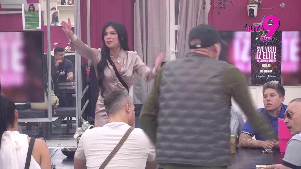 KAO U KANTINI, SVIMA DAJEŠ: Stanija BRUTALNO udarila na Maju, ona joj odgovorila bez ustručavanja: RUMENKA, LICE TI SE RASPALO! (VIDEO)