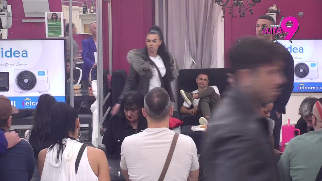 ŠOKIRAN ONIM ŠTO ČUJE: Anđelo stekao utisak da je Aniti svejedno da li dete rađa Luki ili Filipu! (VIDEO)