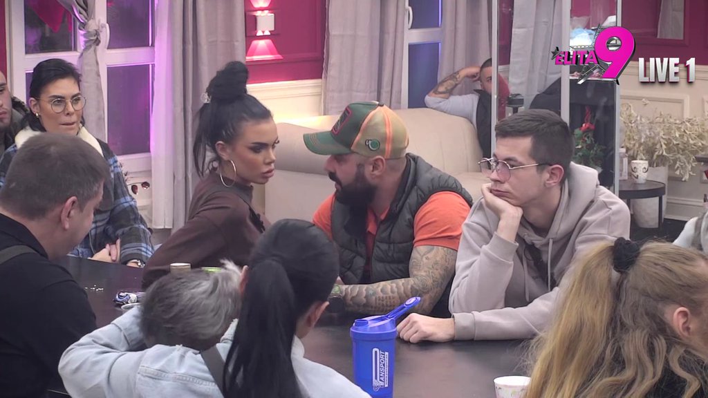 Dezodoransi, trojke, a svi ste je verili: Mića pronašao način da spasi Aneli od sunovrata, očitao lekciju njenim bivšim verenicima (VIDEO)