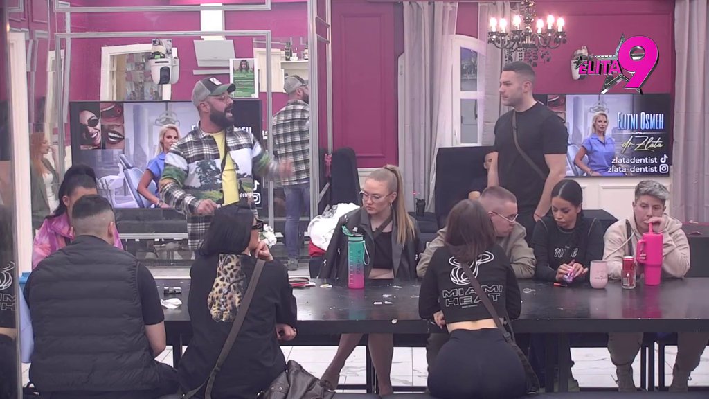 Izdao je Aneli, odabrao stranu, ispao je MIŠ, a hvalio se poklonima sa njom! Anđelo napokon raskrinkan, okrenuo leđa Ahmićki kad joj je najteže! (VIDEO)