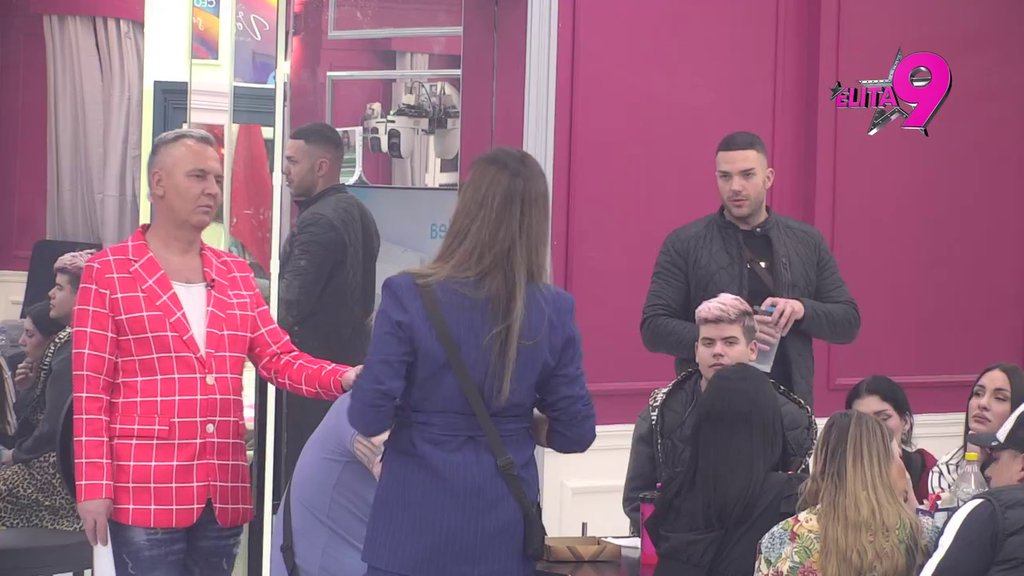 GLEDAOCI, DA, DOBRO ČUJETE! Svima popadale vilice zbog Kačavendinog priznanja, otkrila da je Anđelo hteo se*s sa njom: Govorio je da bi me nabio uza zid i hvatao za vrat (VIDEO)