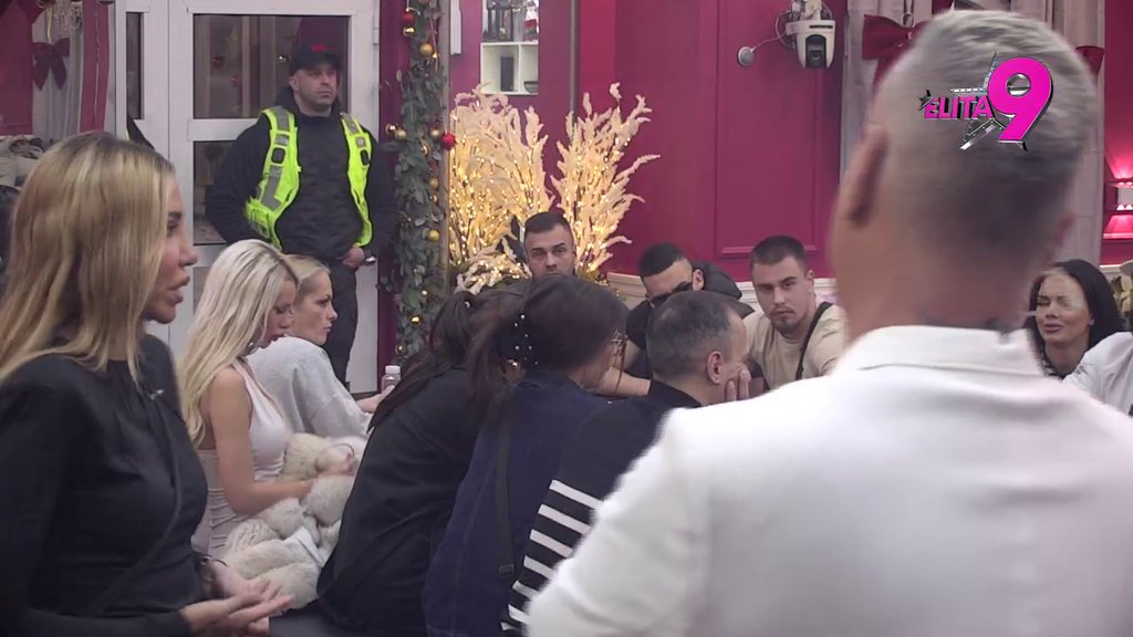 Aneli pomrsila sve konce: Ivanova ljubomora izbija na površinu, na sve načine pokušava da rasturi druženje Ahmićeve i Anđela (VIDEO)