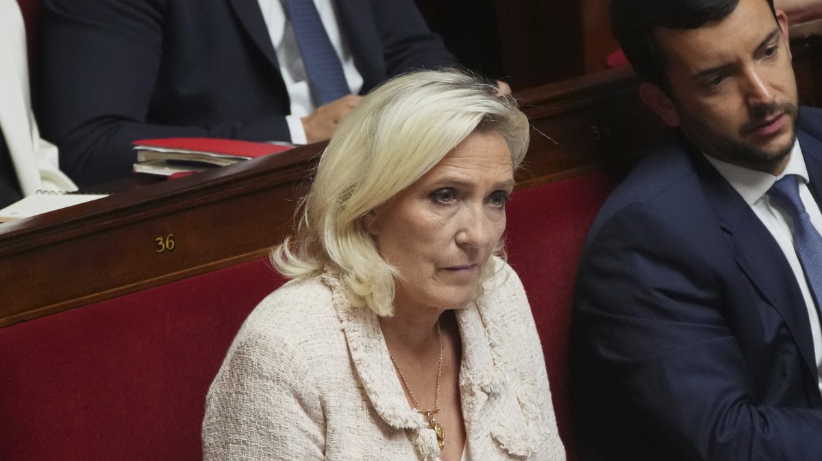 ZELENSKI ODMAH DA DOĐE NA RAZGOVOR, FRANCUSKA VIŠE NEMA PARA! Marin le Pen spremna da saseče milijarde Kijevu: Nemamo više šta da vam damo!
