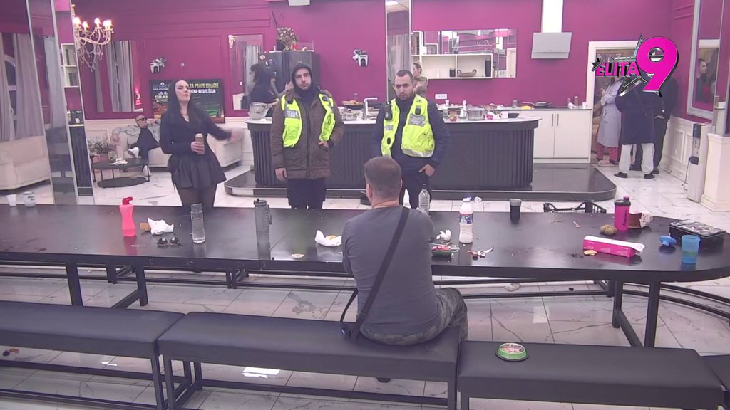 Pala mu roletna! Ivan prekinuo Sandrino mafijanje, jednim pitanjem je matirao, ona se prešaltala na Hanu i Nerija (VIDEO)