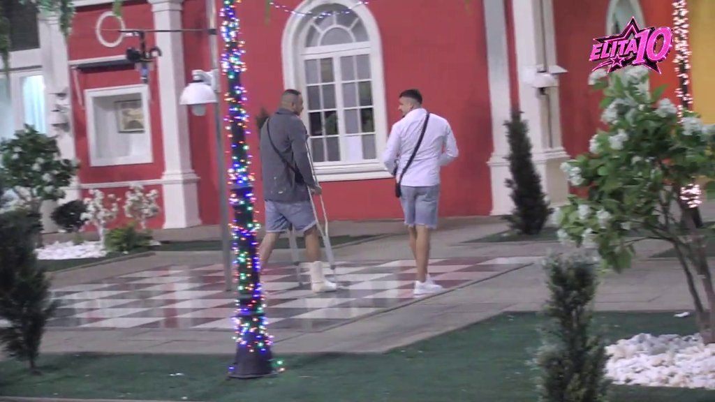 Ona je takva, nema mozga: Car se razbesneo kao bik na Aneli, pa osuo paljbu po njoj! (VIDEO)