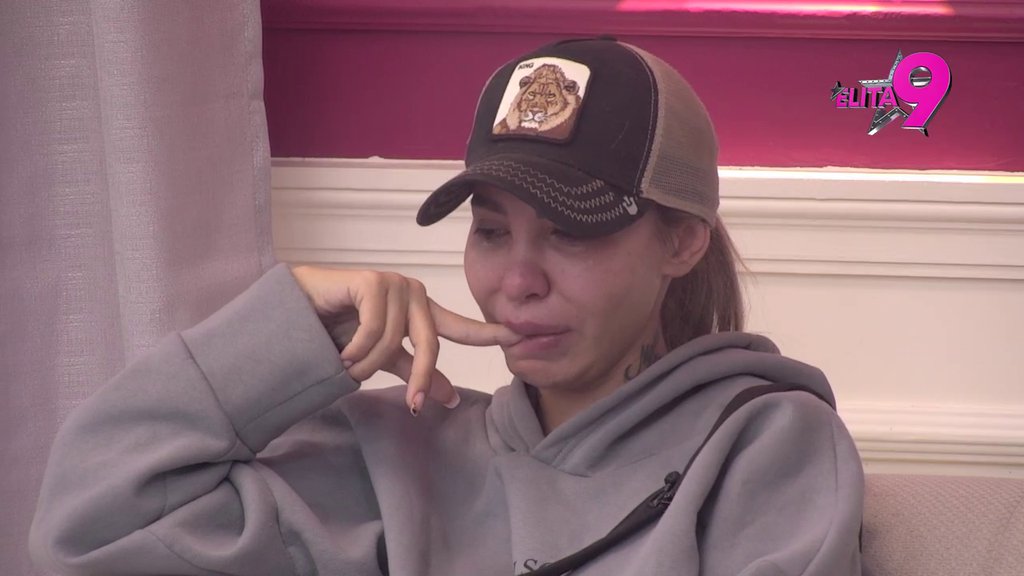 POKUPIĆU STVARI I IDEM IZ HOTELA: Aneli ponovo pokušala da izmanipuliše Luku, briznula u plač nakon rasprave! (VIDEO)