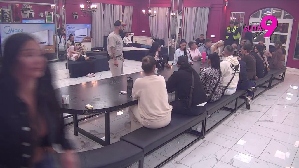 Tetovske animir dame opet tresu Elitu:  Dušica se pere svim silama, Belom kućom kruži priča da je radila u Milosavinoj JAVNOJ KUĆI (VIDEO)