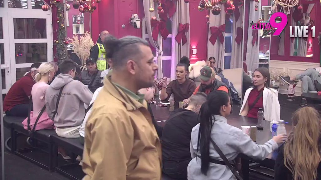 Trese se Bela kuća: Bora i Anita u ratu do istebljenja! Santana uspeo da je brzinom svetlosti zalepi za dno: Tebi će dete da gleda... (VIDEO)