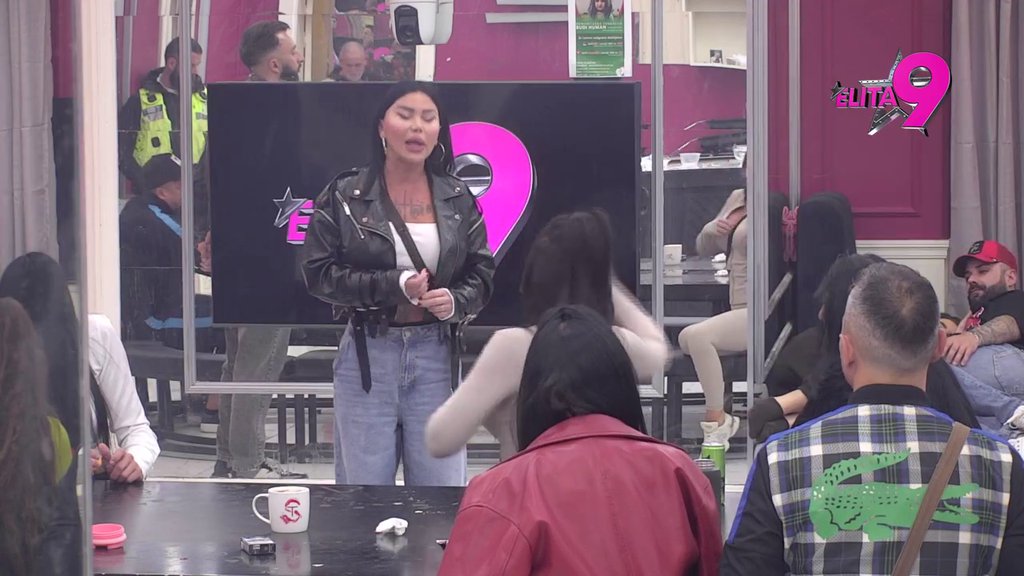 Rat između Kačavende i Vanje ne jenjava, sve puca od optužbi: Davala sam ti pare za butik, lomila si dečku pasoše i kartice! (VIDEO)