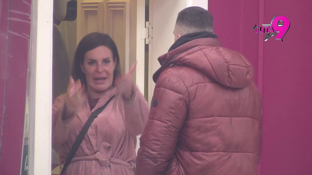 ZVALA SI ME NA VIDEO U TRI UJUTRO U PIDŽAMI: Anđelo žestoko udario na Kačavendu, ona mu brutalno odgovorila: Pisao si mojoj drugarici, a govoriš da ne bi bio sa strarijim ženama! (VIDEO)