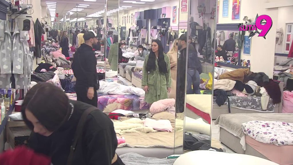 AKO ANITA VIDI... Luka našao Maju da mu bude rame za plakanje, njoj se žalio na Stanojlovićevu! (VIDEO)