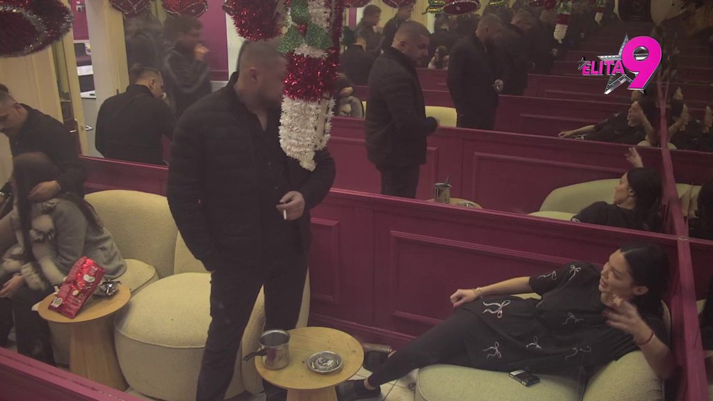 Vodite vepricu na parenje: Maja i Miljana nastavljaju brutalan sukob, leti perje na sve strane! (VIDEO)